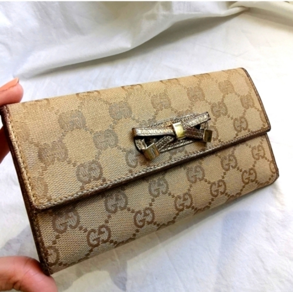 Authentic Vintage Gucci GG Supreme Bow Continental Wallet